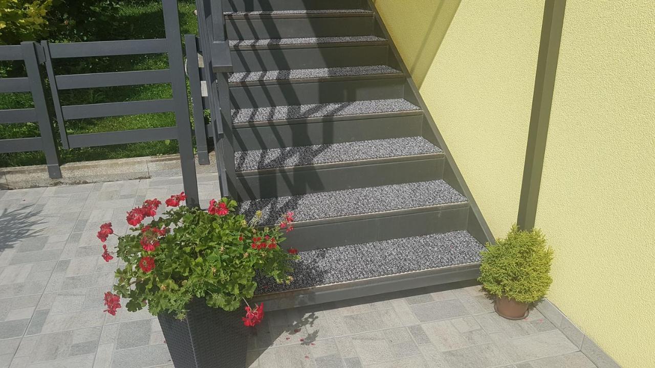 Apartmani Ksenija Krapinske Toplice Exterior foto